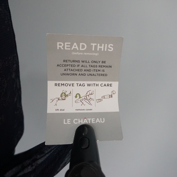 LE CHATEAU dress - Picture 7 of 8